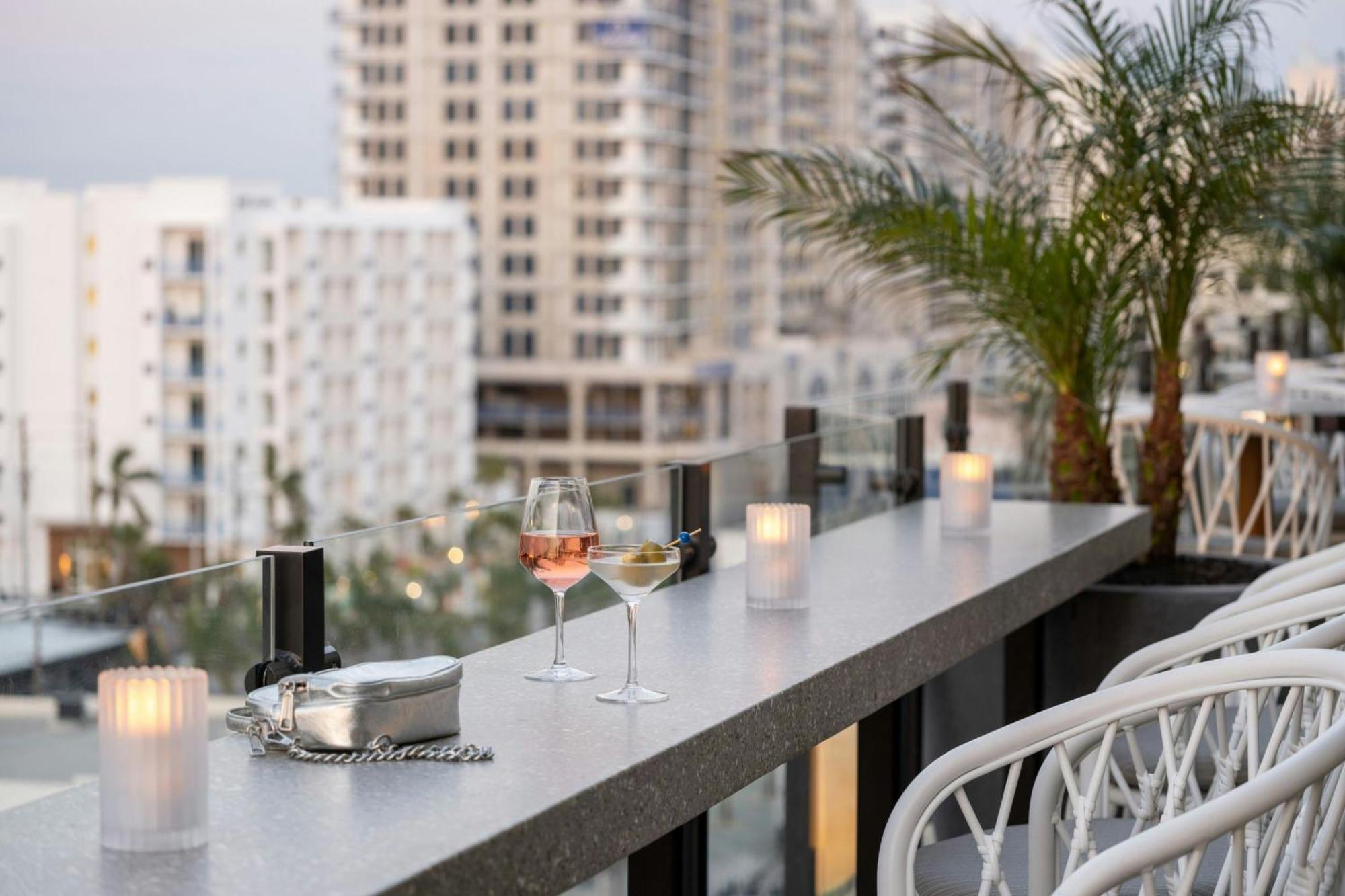 Moxy St. Petersburg Downtown Hotel Ngoại thất bức ảnh