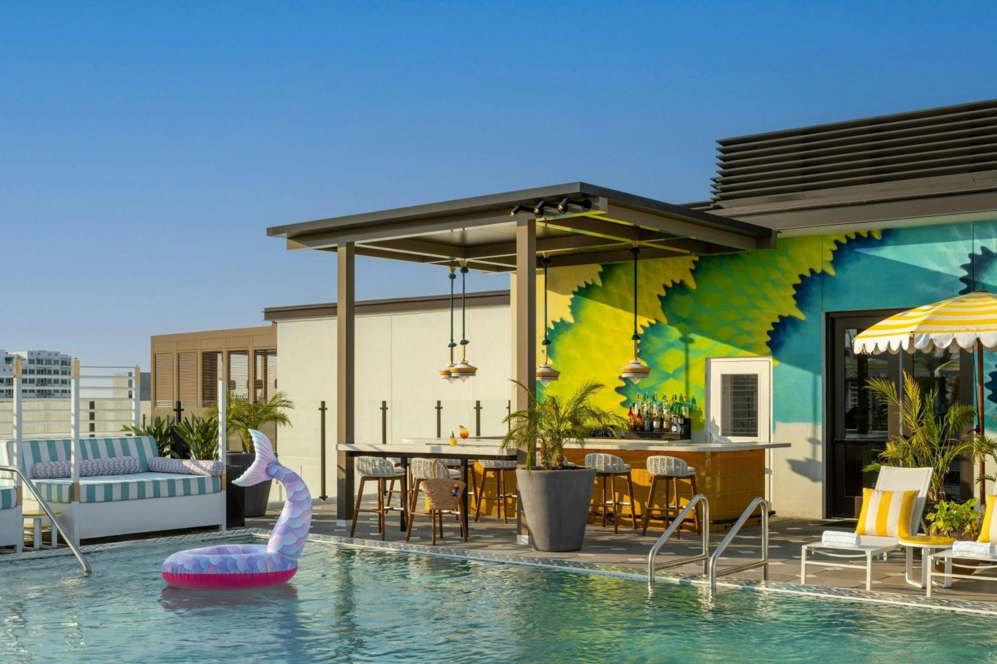 Moxy St. Petersburg Downtown Hotel Ngoại thất bức ảnh